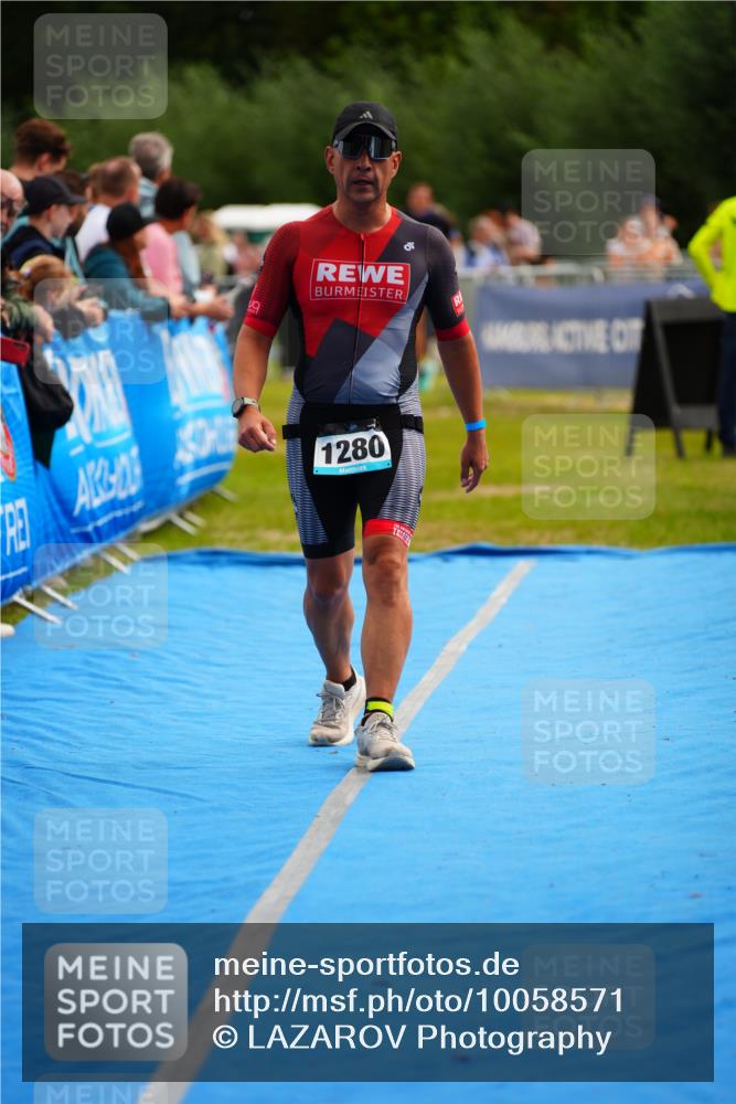 30.08.2026 - Elbe Triathlon Hamburg LAZAROV Photography http://msf.ph/oto/10058571 30.08.2026 11:29:22 Ziel 648, 1280 meine-sportfotos.de