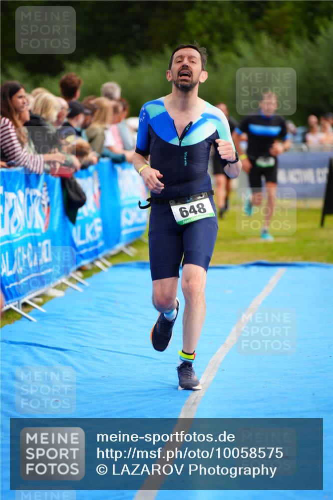 30.08.2026 - Elbe Triathlon Hamburg LAZAROV Photography http://msf.ph/oto/10058575 30.08.2026 11:29:27 Ziel 648, 749, 1078, 1183 meine-sportfotos.de
