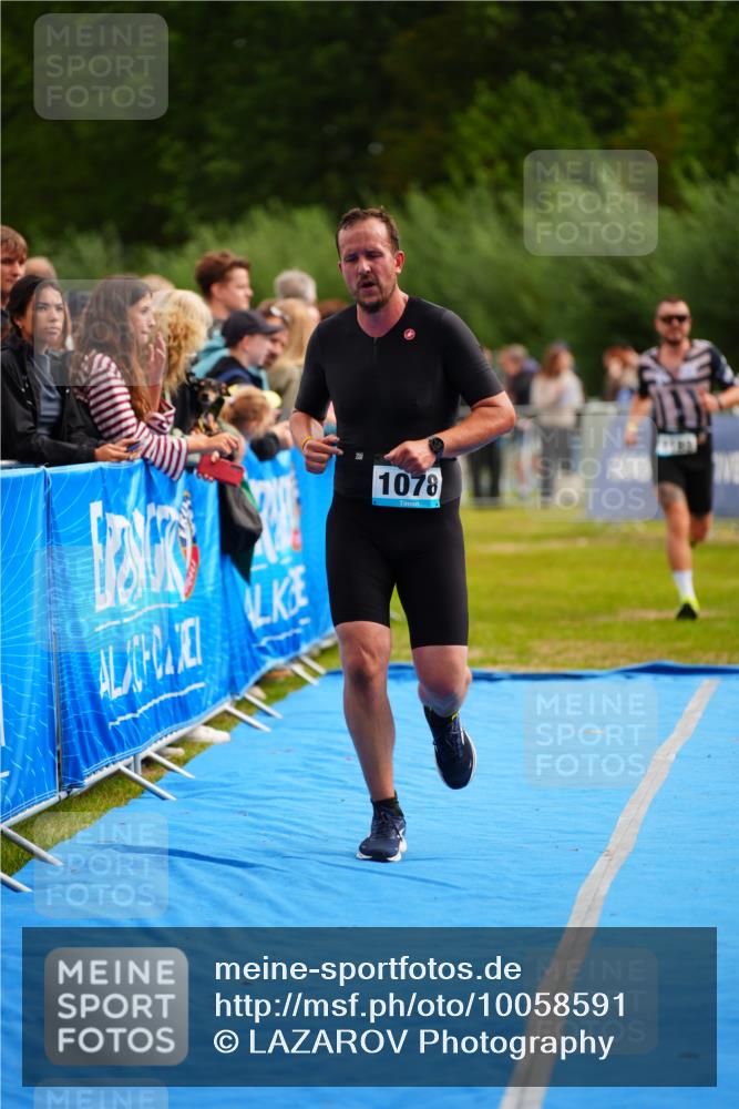 30.08.2026 - Elbe Triathlon Hamburg LAZAROV Photography http://msf.ph/oto/10058591 30.08.2026 11:29:32 Ziel 749, 1078, 1183 meine-sportfotos.de