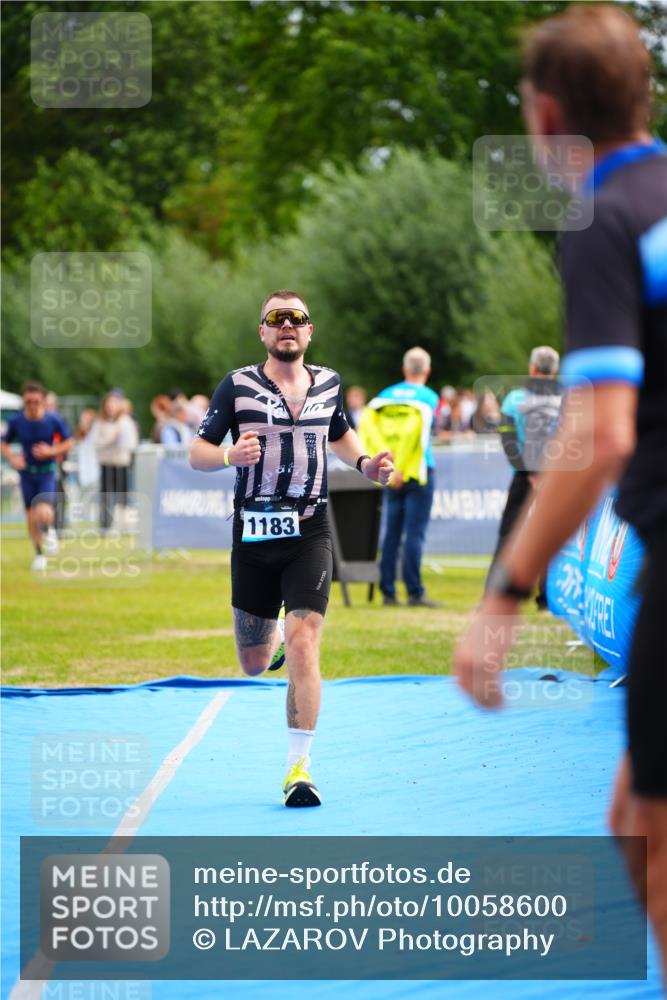 30.08.2026 - Elbe Triathlon Hamburg LAZAROV Photography http://msf.ph/oto/10058600 30.08.2026 11:29:34 Ziel 749, 1078, 1183 meine-sportfotos.de