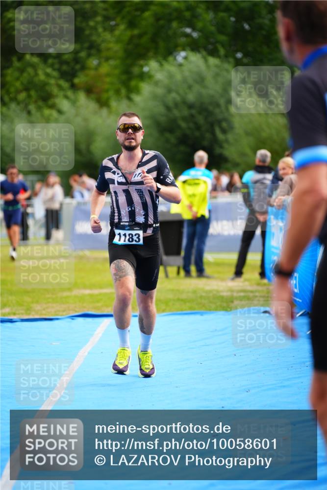 30.08.2026 - Elbe Triathlon Hamburg LAZAROV Photography http://msf.ph/oto/10058601 30.08.2026 11:29:34 Ziel 749, 1078, 1183 meine-sportfotos.de