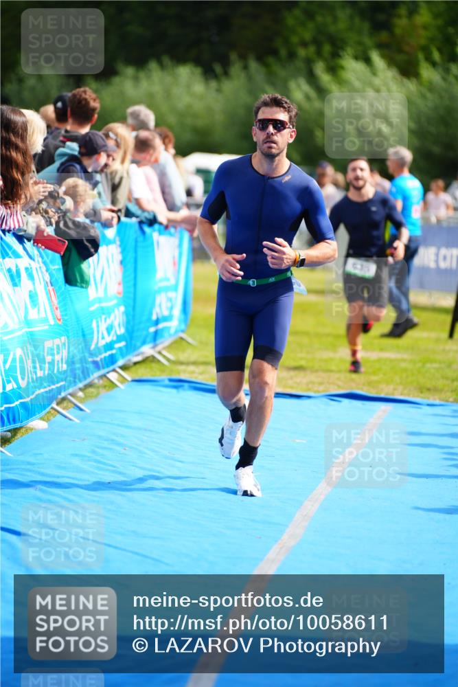 30.08.2026 - Elbe Triathlon Hamburg LAZAROV Photography http://msf.ph/oto/10058611 30.08.2026 11:29:43 Ziel 635, 659 meine-sportfotos.de