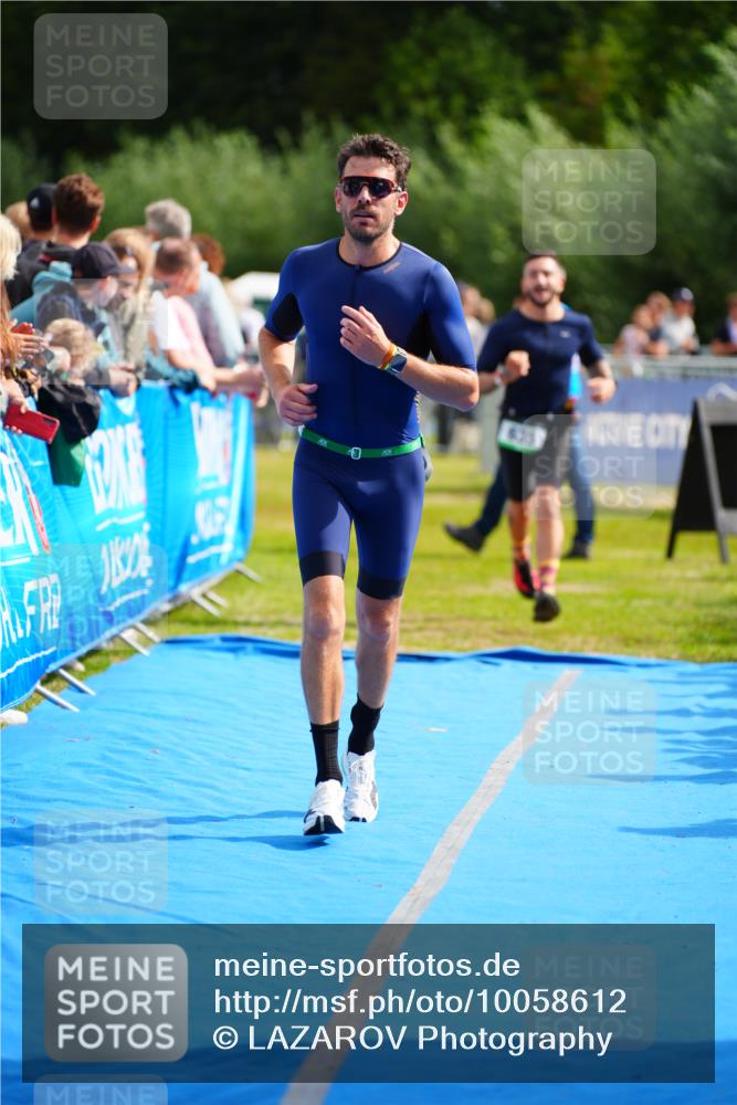 30.08.2026 - Elbe Triathlon Hamburg LAZAROV Photography http://msf.ph/oto/10058612 30.08.2026 11:29:43 Ziel 635, 659 meine-sportfotos.de