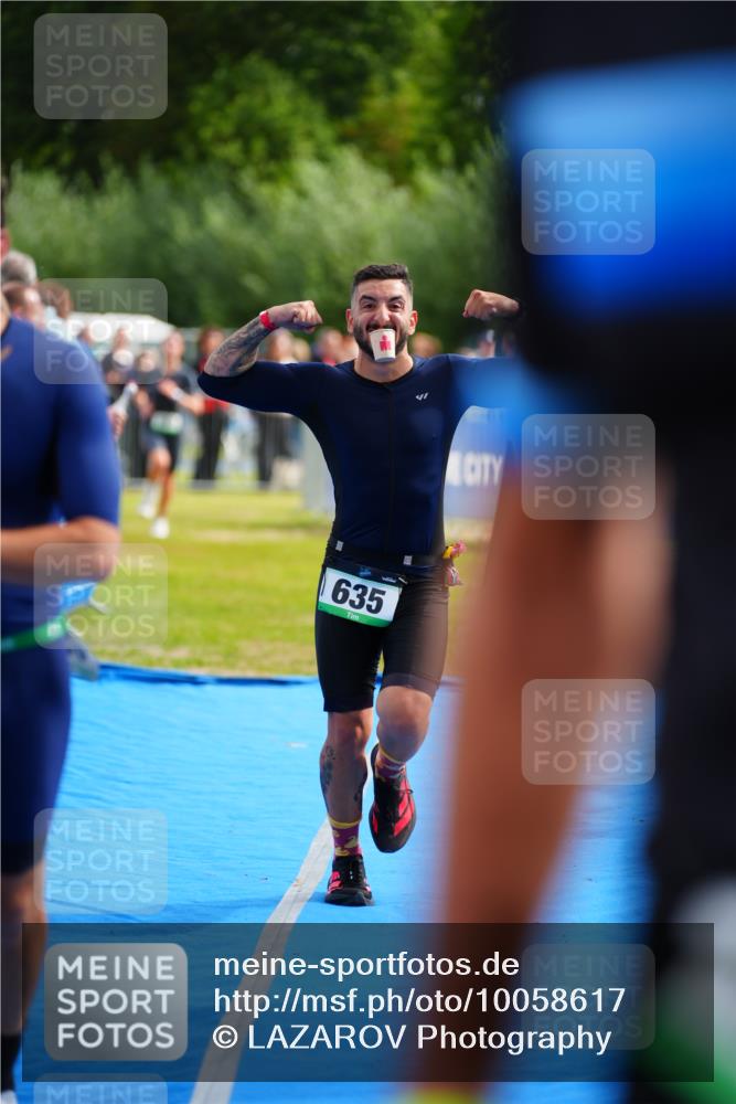 30.08.2026 - Elbe Triathlon Hamburg LAZAROV Photography http://msf.ph/oto/10058617 30.08.2026 11:29:46 Ziel 635, 659, 880 meine-sportfotos.de