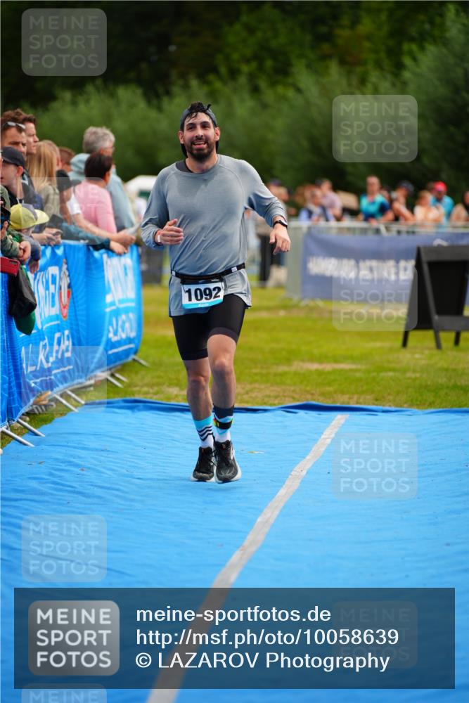 30.08.2026 - Elbe Triathlon Hamburg LAZAROV Photography http://msf.ph/oto/10058639 30.08.2026 11:29:58 Ziel 1092 meine-sportfotos.de