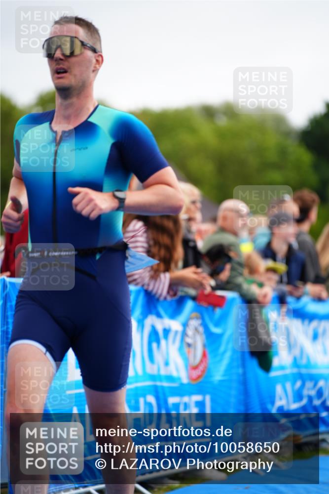 30.08.2026 - Elbe Triathlon Hamburg LAZAROV Photography http://msf.ph/oto/10058650 30.08.2026 11:30:08 Ziel 798, 1193, 1285 meine-sportfotos.de