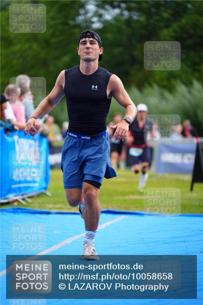 30.08.2026 - Elbe Triathlon Hamburg LAZAROV Photography http://msf.ph/oto/10058658 30.08.2026 11:30:12 Ziel 798, 1081, 1285 meine-sportfotos.de