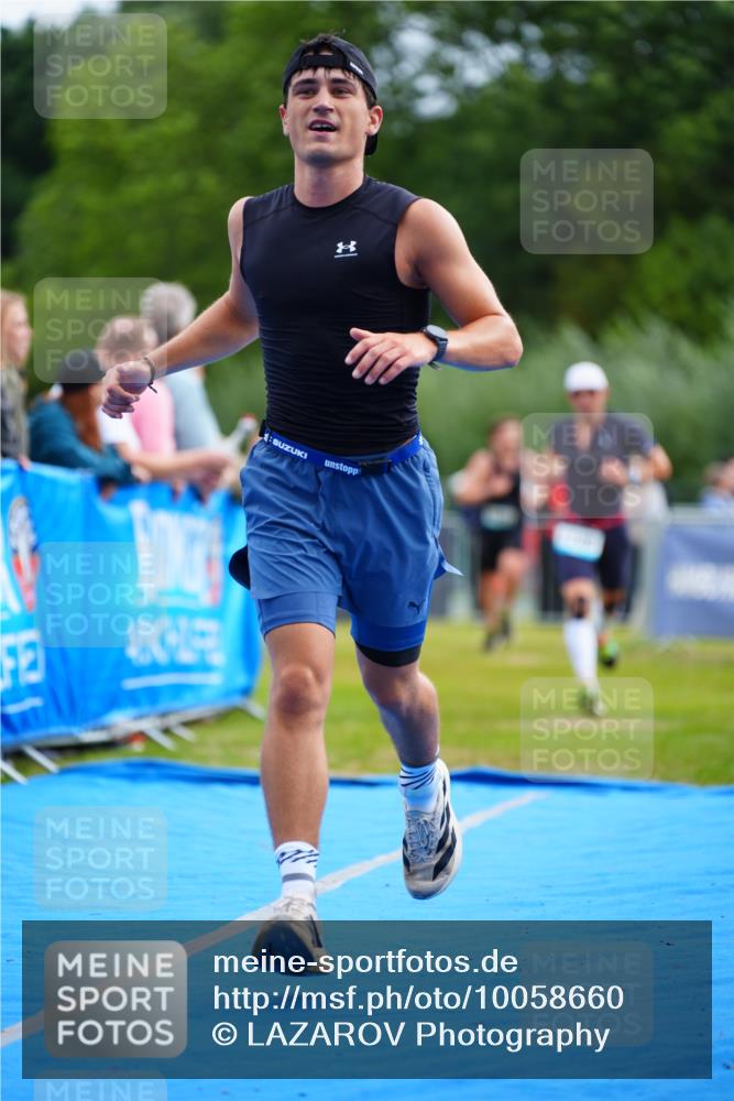 30.08.2026 - Elbe Triathlon Hamburg LAZAROV Photography http://msf.ph/oto/10058660 30.08.2026 11:30:12 Ziel 798, 1081, 1285 meine-sportfotos.de