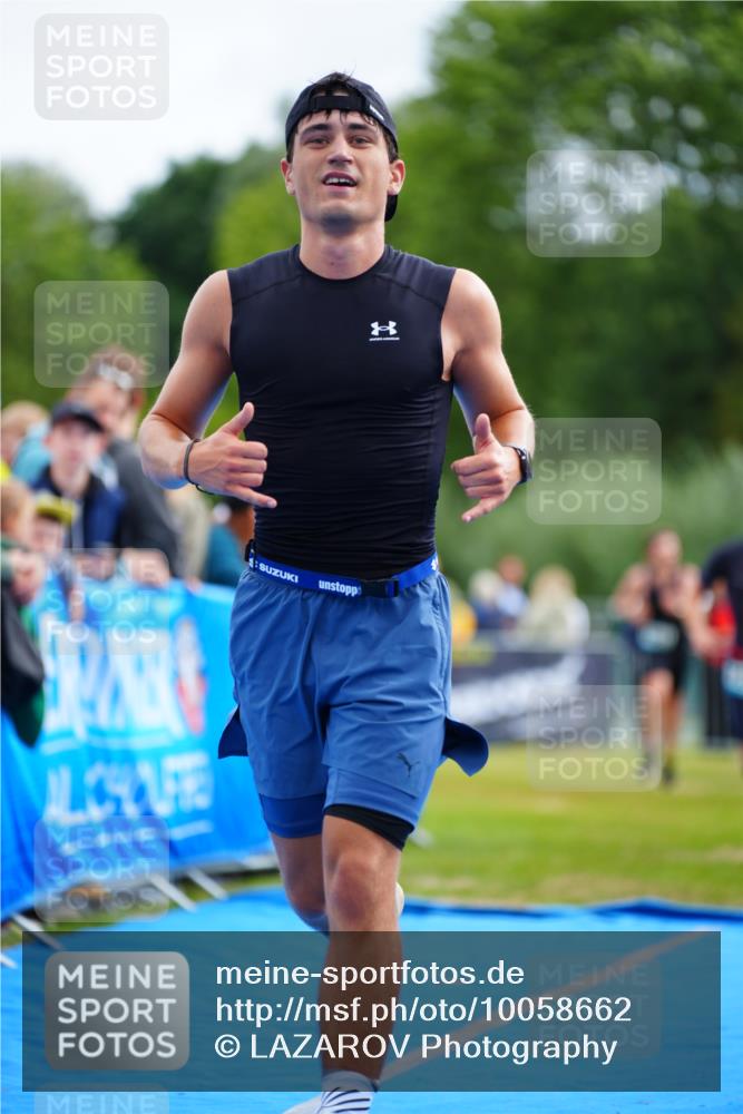 30.08.2026 - Elbe Triathlon Hamburg LAZAROV Photography http://msf.ph/oto/10058662 30.08.2026 11:30:12 Ziel 798, 1081, 1285 meine-sportfotos.de