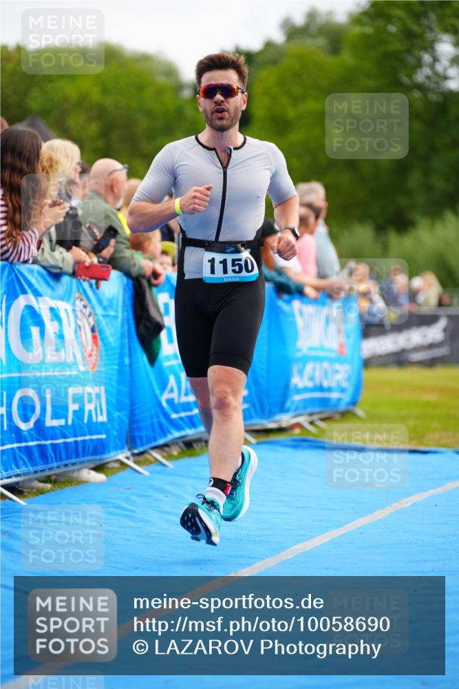 30.08.2026 - Elbe Triathlon Hamburg LAZAROV Photography http://msf.ph/oto/10058690 30.08.2026 11:30:32 Ziel 646, 714, 827, 1150 meine-sportfotos.de