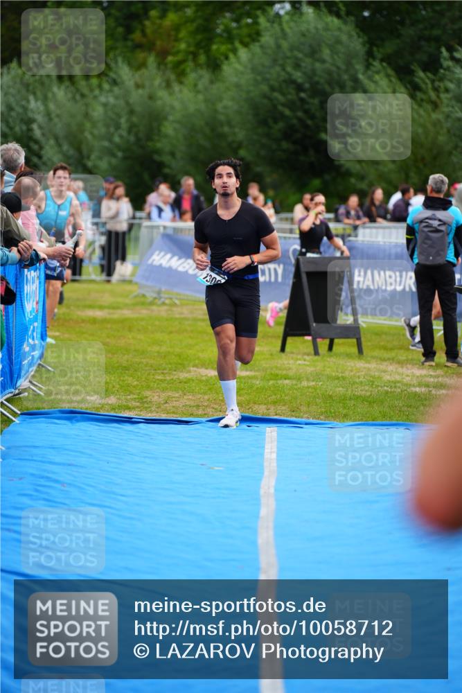 30.08.2026 - Elbe Triathlon Hamburg LAZAROV Photography http://msf.ph/oto/10058712 30.08.2026 11:30:56 Ziel 1018, 1306, 1442 meine-sportfotos.de