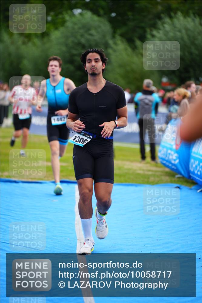 30.08.2026 - Elbe Triathlon Hamburg LAZAROV Photography http://msf.ph/oto/10058717 30.08.2026 11:30:58 Ziel 1018, 1306, 1442 meine-sportfotos.de