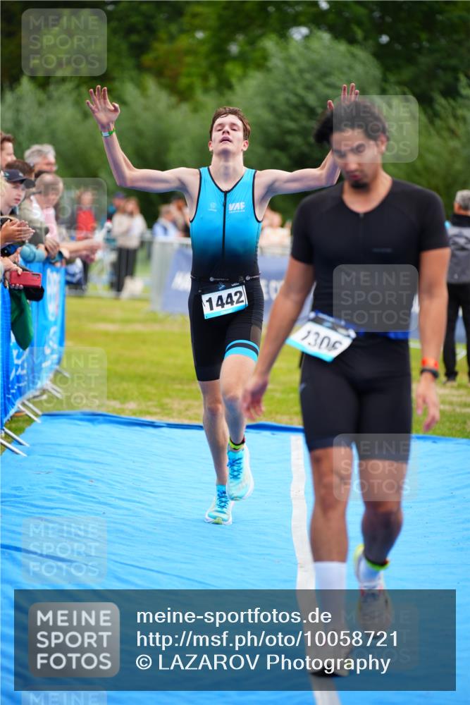 30.08.2026 - Elbe Triathlon Hamburg LAZAROV Photography http://msf.ph/oto/10058721 30.08.2026 11:30:59 Ziel 1018, 1306, 1442 meine-sportfotos.de