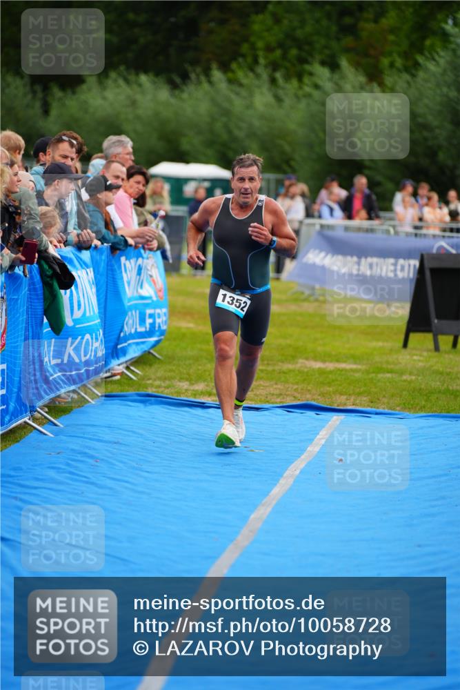 30.08.2026 - Elbe Triathlon Hamburg LAZAROV Photography http://msf.ph/oto/10058728 30.08.2026 11:31:12 Ziel 1352 meine-sportfotos.de