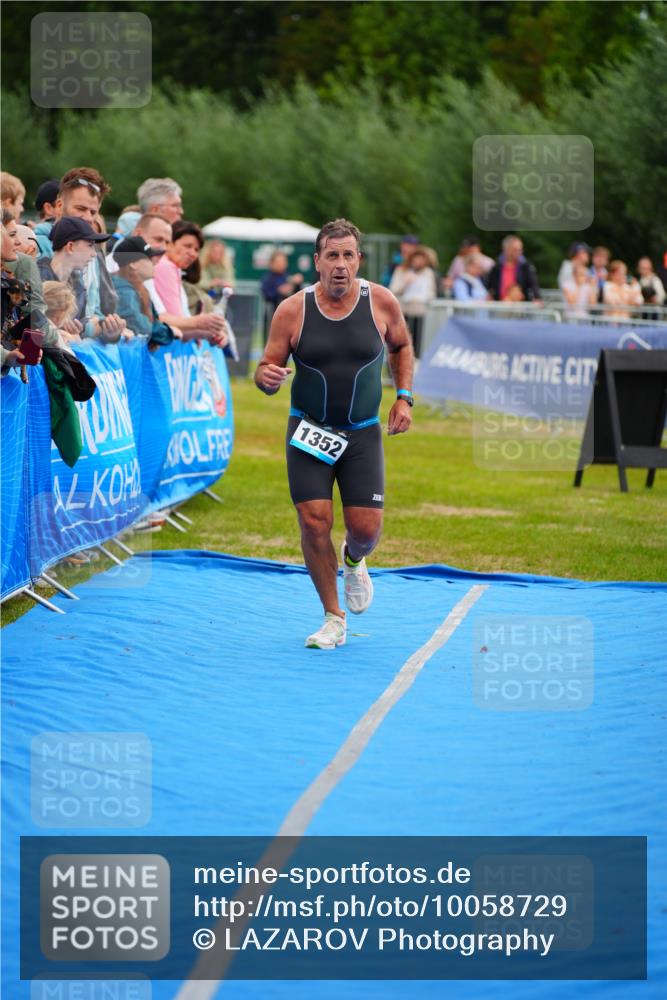 30.08.2026 - Elbe Triathlon Hamburg LAZAROV Photography http://msf.ph/oto/10058729 30.08.2026 11:31:12 Ziel 1352 meine-sportfotos.de