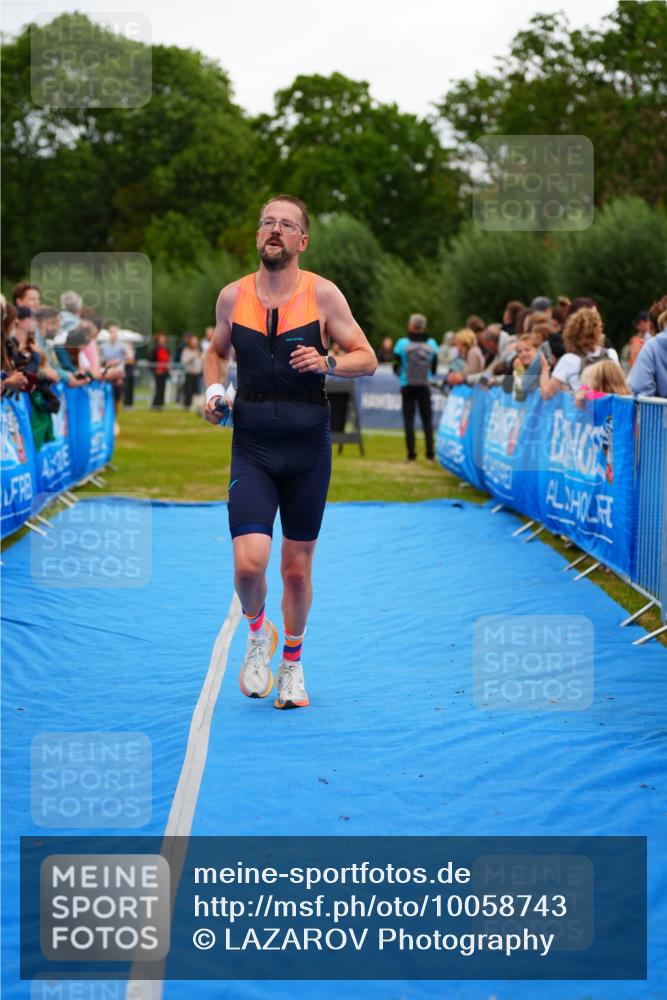 30.08.2026 - Elbe Triathlon Hamburg LAZAROV Photography http://msf.ph/oto/10058743 30.08.2026 11:31:42 Ziel 881, 1228 meine-sportfotos.de