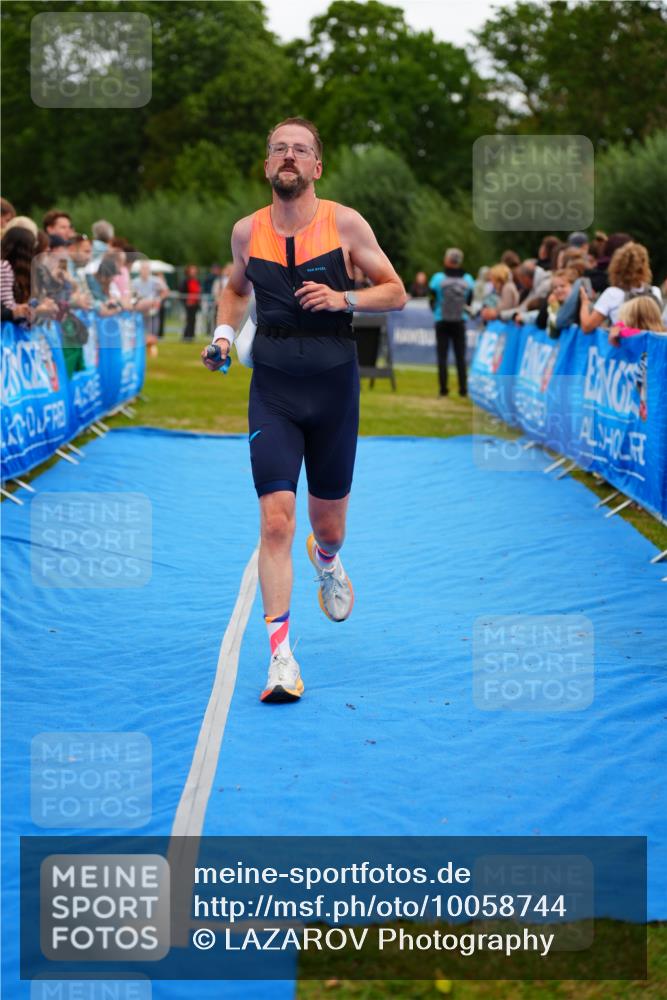 30.08.2026 - Elbe Triathlon Hamburg LAZAROV Photography http://msf.ph/oto/10058744 30.08.2026 11:31:42 Ziel 881, 1228 meine-sportfotos.de