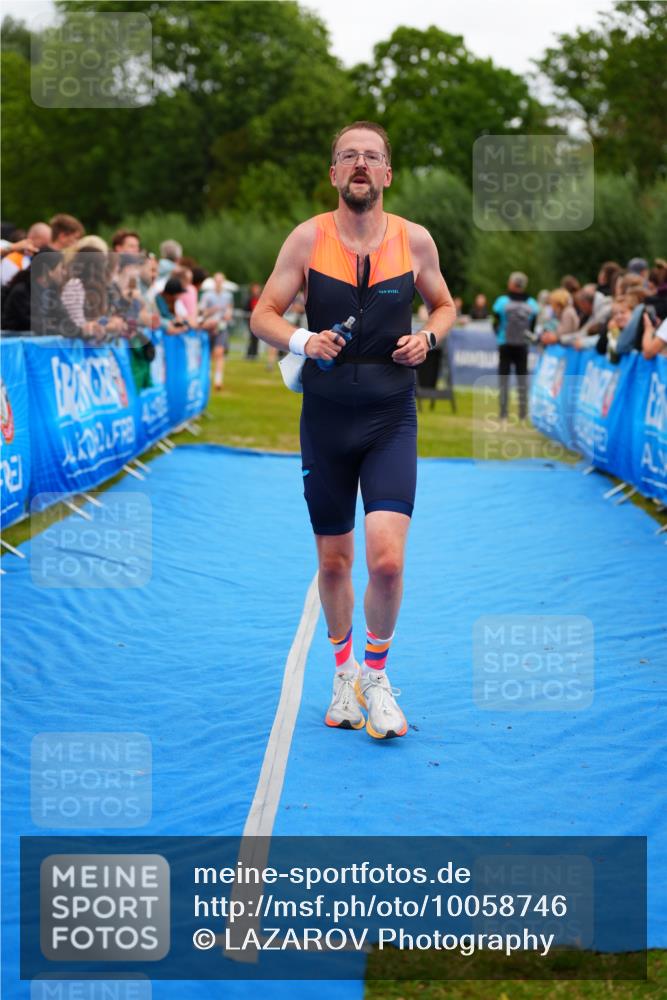 30.08.2026 - Elbe Triathlon Hamburg LAZAROV Photography http://msf.ph/oto/10058746 30.08.2026 11:31:42 Ziel 881, 1228 meine-sportfotos.de