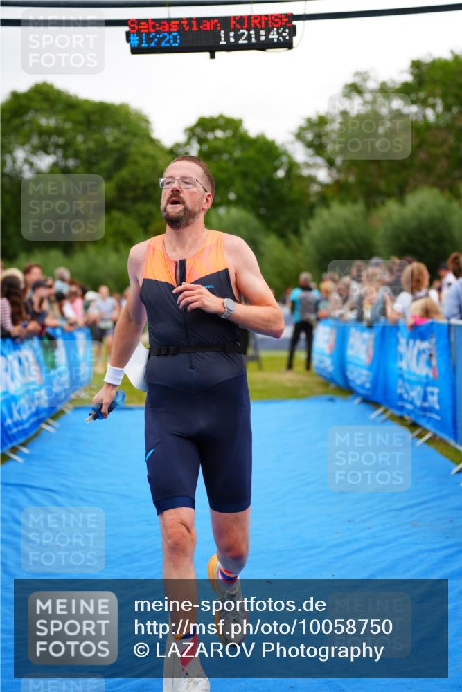 30.08.2026 - Elbe Triathlon Hamburg LAZAROV Photography http://msf.ph/oto/10058750 30.08.2026 11:31:43 Ziel 881, 1228, 1308 meine-sportfotos.de