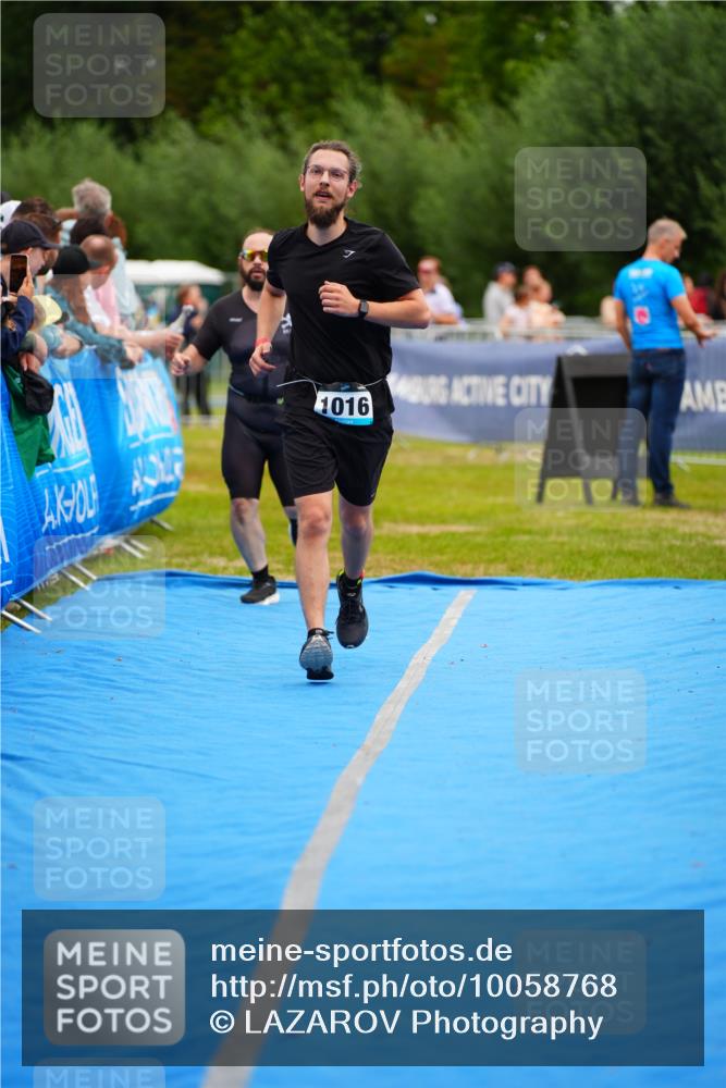 30.08.2026 - Elbe Triathlon Hamburg LAZAROV Photography http://msf.ph/oto/10058768 30.08.2026 11:32:00 Ziel 662, 1016 meine-sportfotos.de