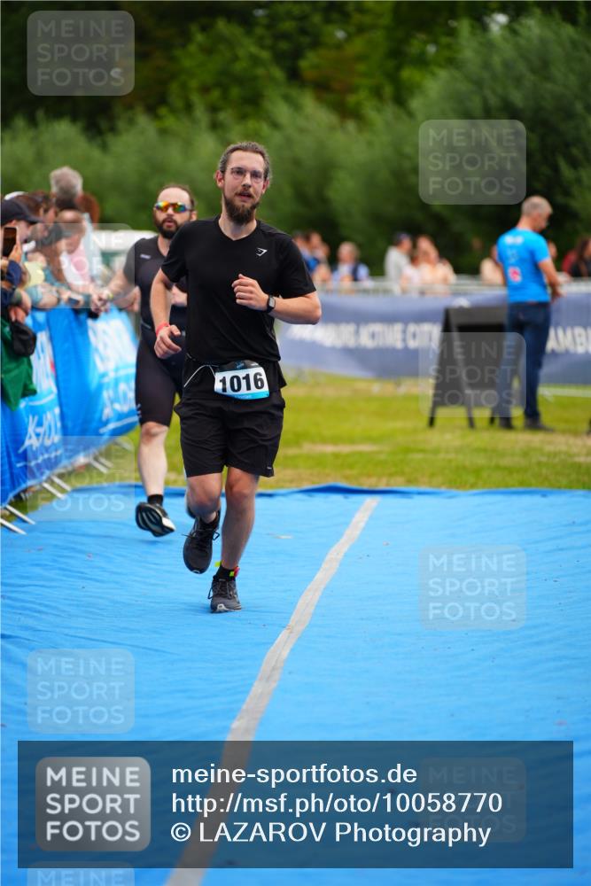 30.08.2026 - Elbe Triathlon Hamburg LAZAROV Photography http://msf.ph/oto/10058770 30.08.2026 11:32:00 Ziel 662, 1016 meine-sportfotos.de