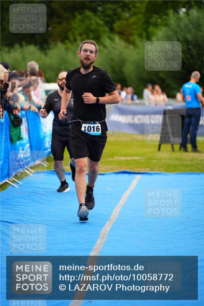 30.08.2026 - Elbe Triathlon Hamburg LAZAROV Photography http://msf.ph/oto/10058772 30.08.2026 11:32:00 Ziel 662, 1016 meine-sportfotos.de