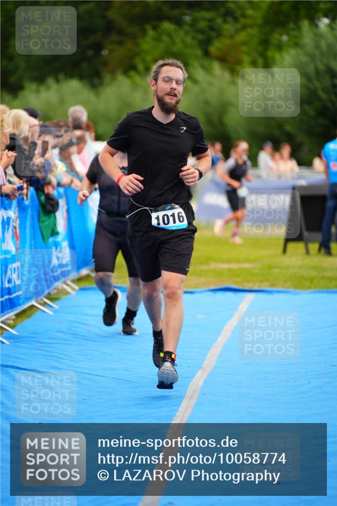 30.08.2026 - Elbe Triathlon Hamburg LAZAROV Photography http://msf.ph/oto/10058774 30.08.2026 11:32:01 Ziel 662, 1016, 1062 meine-sportfotos.de