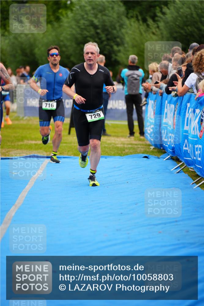 30.08.2026 - Elbe Triathlon Hamburg LAZAROV Photography http://msf.ph/oto/10058803 30.08.2026 11:32:16 Ziel 716, 729, 1026, 1170, 1369, 1438 meine-sportfotos.de