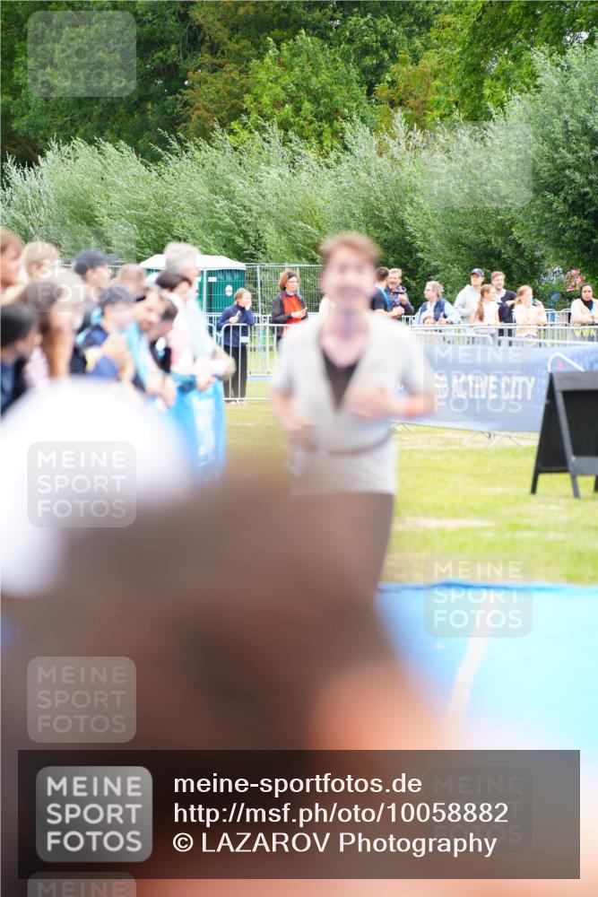 30.08.2026 - Elbe Triathlon Hamburg LAZAROV Photography http://msf.ph/oto/10058882 30.08.2026 11:32:46 Ziel 604 meine-sportfotos.de