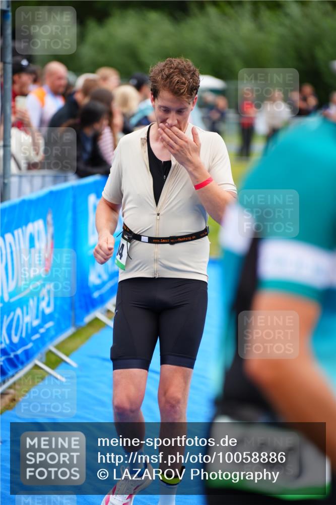 30.08.2026 - Elbe Triathlon Hamburg LAZAROV Photography http://msf.ph/oto/10058886 30.08.2026 11:32:47 Ziel 604 meine-sportfotos.de