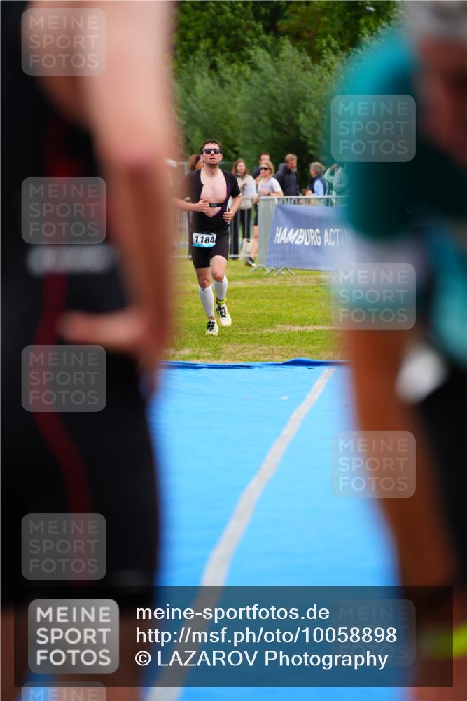 30.08.2026 - Elbe Triathlon Hamburg LAZAROV Photography http://msf.ph/oto/10058898 30.08.2026 11:32:57 Ziel 1184 meine-sportfotos.de