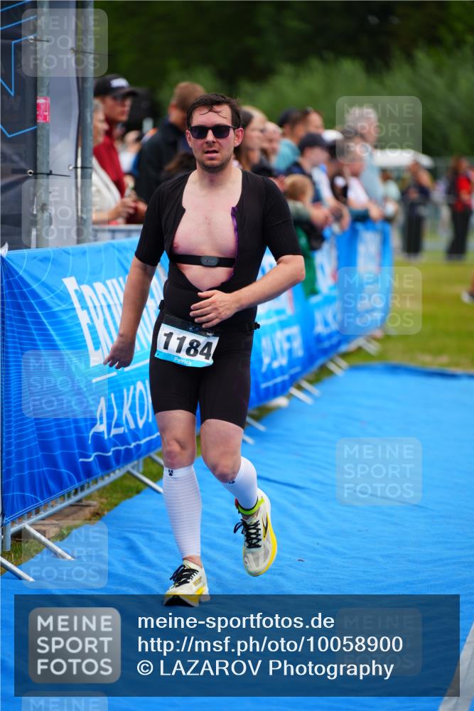 30.08.2026 - Elbe Triathlon Hamburg LAZAROV Photography http://msf.ph/oto/10058900 30.08.2026 11:33:02 Ziel 1184 meine-sportfotos.de