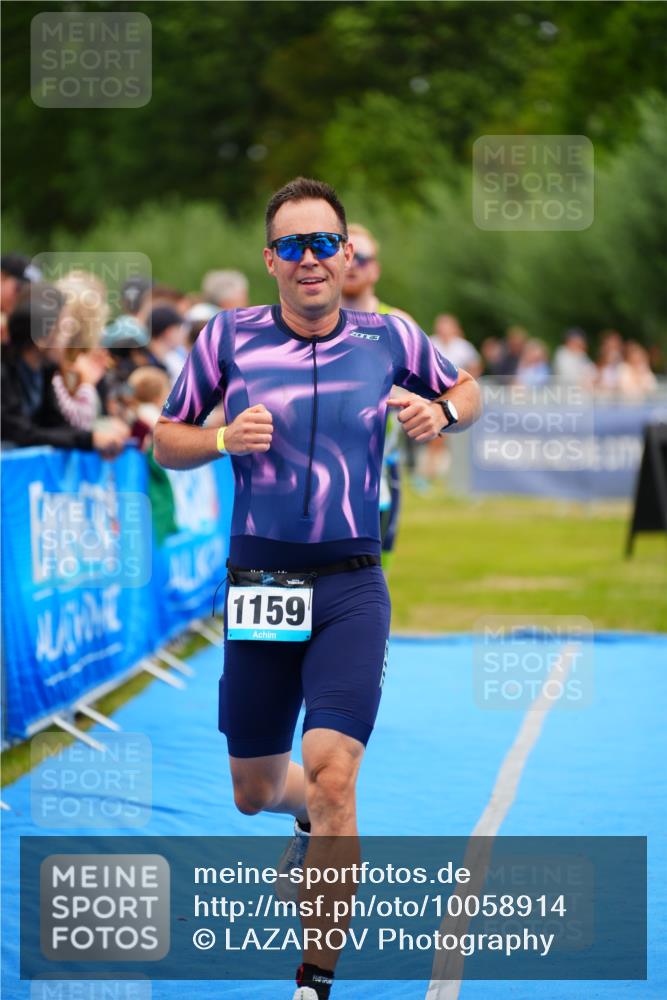 30.08.2026 - Elbe Triathlon Hamburg LAZAROV Photography http://msf.ph/oto/10058914 30.08.2026 11:33:19 Ziel 937, 1136, 1159 meine-sportfotos.de