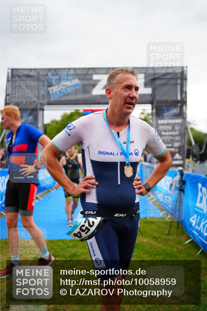 30.08.2026 - Elbe Triathlon Hamburg LAZAROV Photography http://msf.ph/oto/10058959 30.08.2026 11:33:47 Ziel 870 meine-sportfotos.de