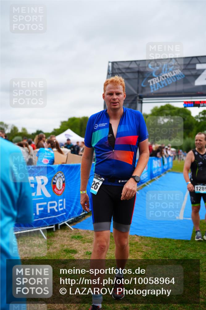30.08.2026 - Elbe Triathlon Hamburg LAZAROV Photography http://msf.ph/oto/10058964 30.08.2026 11:33:48 Ziel 863, 870 meine-sportfotos.de