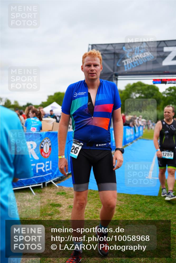 30.08.2026 - Elbe Triathlon Hamburg LAZAROV Photography http://msf.ph/oto/10058968 30.08.2026 11:33:48 Ziel 863, 870 meine-sportfotos.de