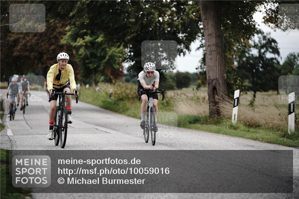 30.08.2026 - Elbe Triathlon Hamburg Michael Burmester http://msf.ph/oto/10059016 30.08.2026 11:27:42 Radfahren 1366, 1457, 1481, 1518, 1652, 1657, 1692 meine-sportfotos.de