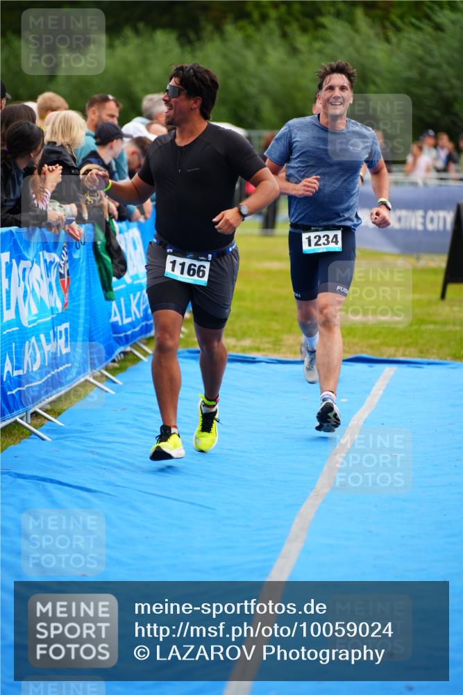 30.08.2026 - Elbe Triathlon Hamburg LAZAROV Photography http://msf.ph/oto/10059024 30.08.2026 11:34:04 Ziel 1166, 1180, 1234, 1452 meine-sportfotos.de