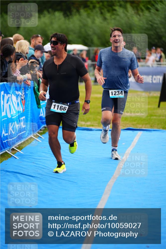 30.08.2026 - Elbe Triathlon Hamburg LAZAROV Photography http://msf.ph/oto/10059027 30.08.2026 11:34:04 Ziel 1166, 1180, 1234, 1452 meine-sportfotos.de