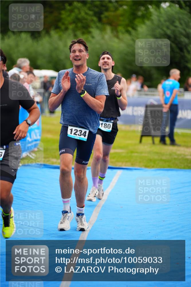 30.08.2026 - Elbe Triathlon Hamburg LAZAROV Photography http://msf.ph/oto/10059033 30.08.2026 11:34:05 Ziel 1166, 1180, 1234, 1452 meine-sportfotos.de
