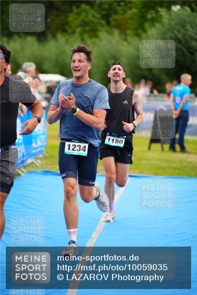 30.08.2026 - Elbe Triathlon Hamburg LAZAROV Photography http://msf.ph/oto/10059035 30.08.2026 11:34:05 Ziel 1166, 1180, 1234, 1452 meine-sportfotos.de