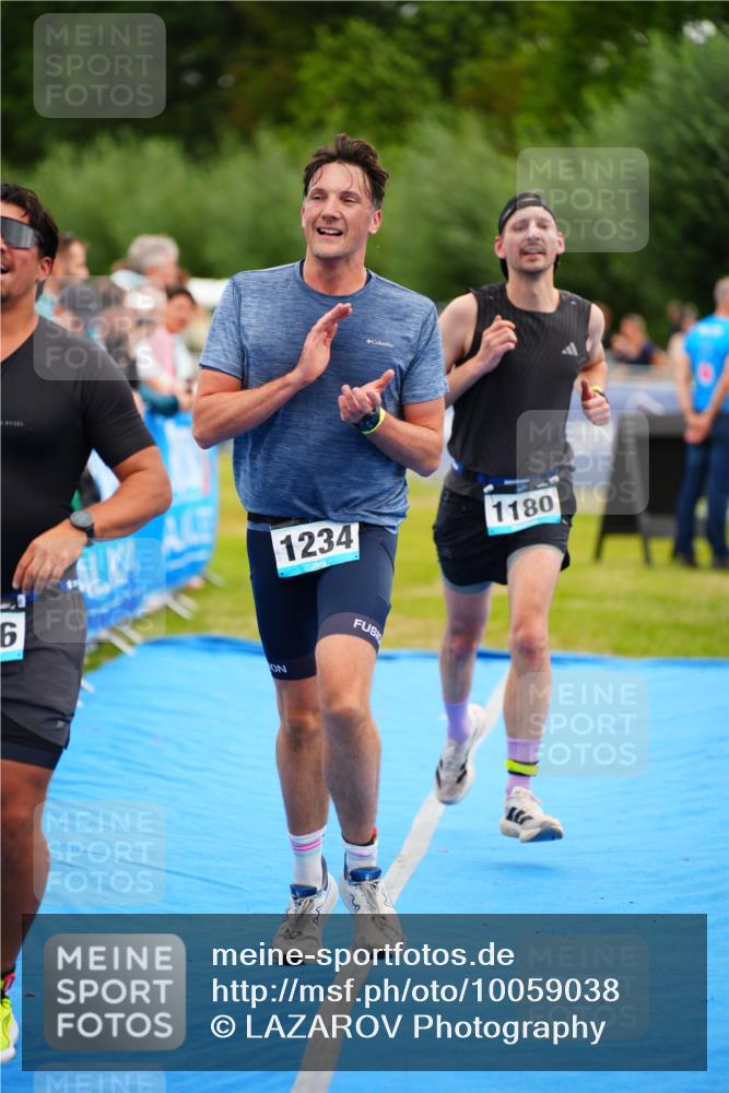 30.08.2026 - Elbe Triathlon Hamburg LAZAROV Photography http://msf.ph/oto/10059038 30.08.2026 11:34:05 Ziel 1166, 1180, 1234, 1452 meine-sportfotos.de