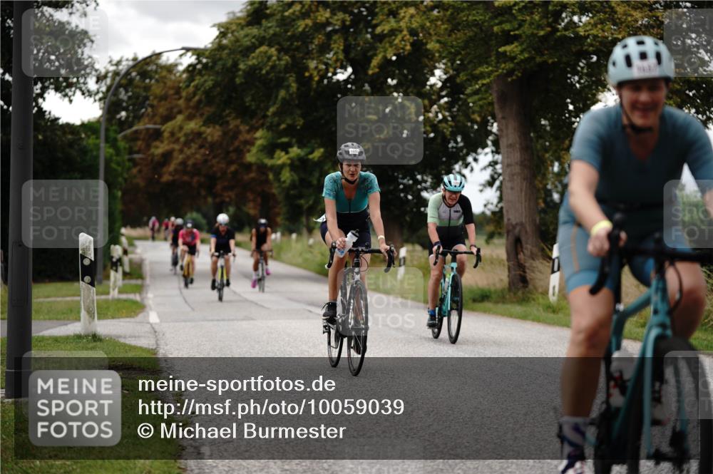 30.08.2026 - Elbe Triathlon Hamburg Michael Burmester http://msf.ph/oto/10059039 30.08.2026 11:27:47 Radfahren 1366, 1457, 1458, 1652, 1657, 1661, 1704, 1711 meine-sportfotos.de