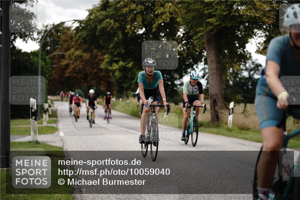 30.08.2026 - Elbe Triathlon Hamburg Michael Burmester http://msf.ph/oto/10059040 30.08.2026 11:27:47 Radfahren 1366, 1457, 1458, 1652, 1657, 1661, 1704, 1711 meine-sportfotos.de
