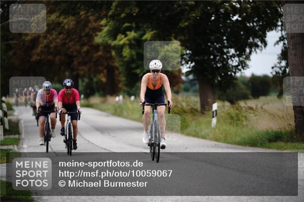 30.08.2026 - Elbe Triathlon Hamburg Michael Burmester http://msf.ph/oto/10059067 30.08.2026 11:27:59 Radfahren 1466, 1606, 1614, 1616, 1693 meine-sportfotos.de