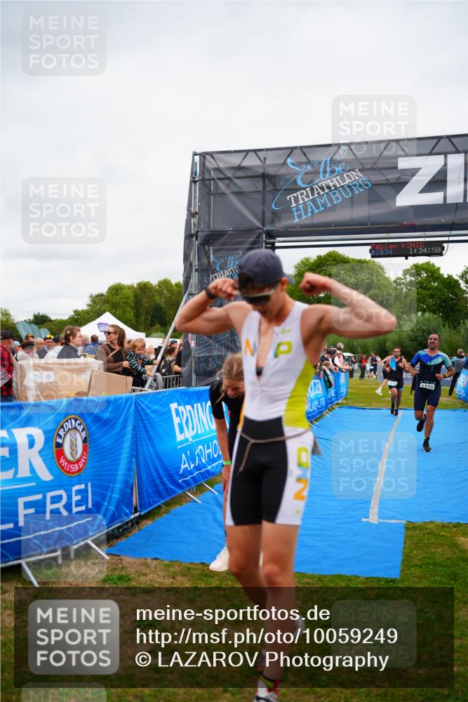 30.08.2026 - Elbe Triathlon Hamburg LAZAROV Photography http://msf.ph/oto/10059249 30.08.2026 11:35:06 Ziel 1213, 1230 meine-sportfotos.de