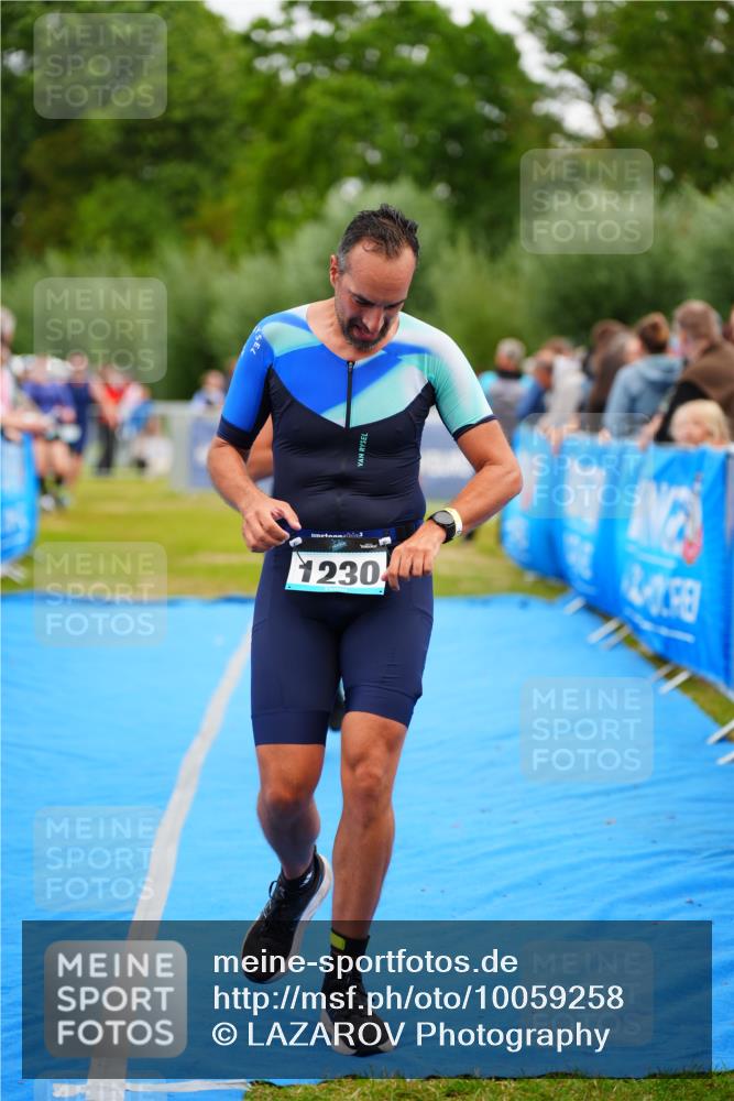 30.08.2026 - Elbe Triathlon Hamburg LAZAROV Photography http://msf.ph/oto/10059258 30.08.2026 11:35:08 Ziel 1137, 1213, 1230 meine-sportfotos.de