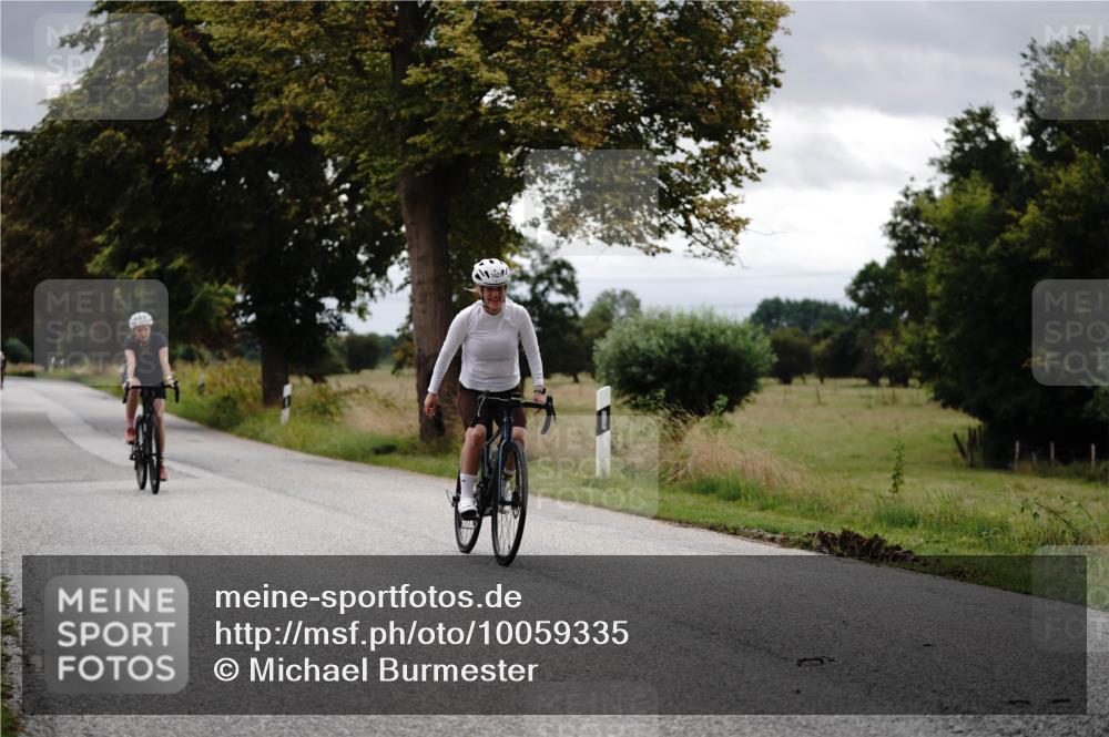 30.08.2026 - Elbe Triathlon Hamburg Michael Burmester http://msf.ph/oto/10059335 30.08.2026 11:30:18 Radfahren 1427, 1467, 1592 meine-sportfotos.de