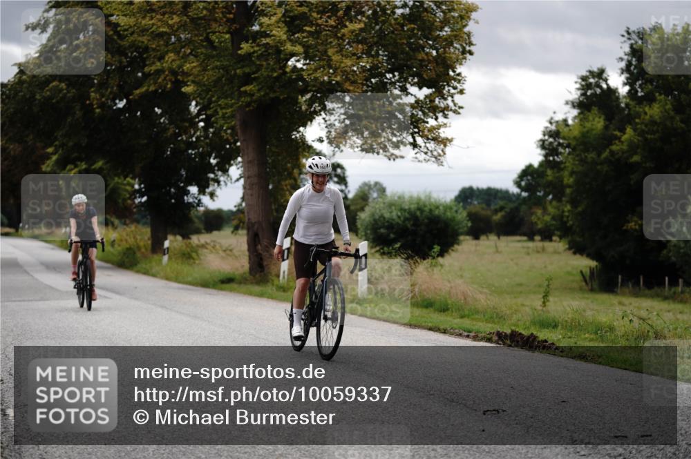 30.08.2026 - Elbe Triathlon Hamburg Michael Burmester http://msf.ph/oto/10059337 30.08.2026 11:30:18 Radfahren 1427, 1467, 1592 meine-sportfotos.de