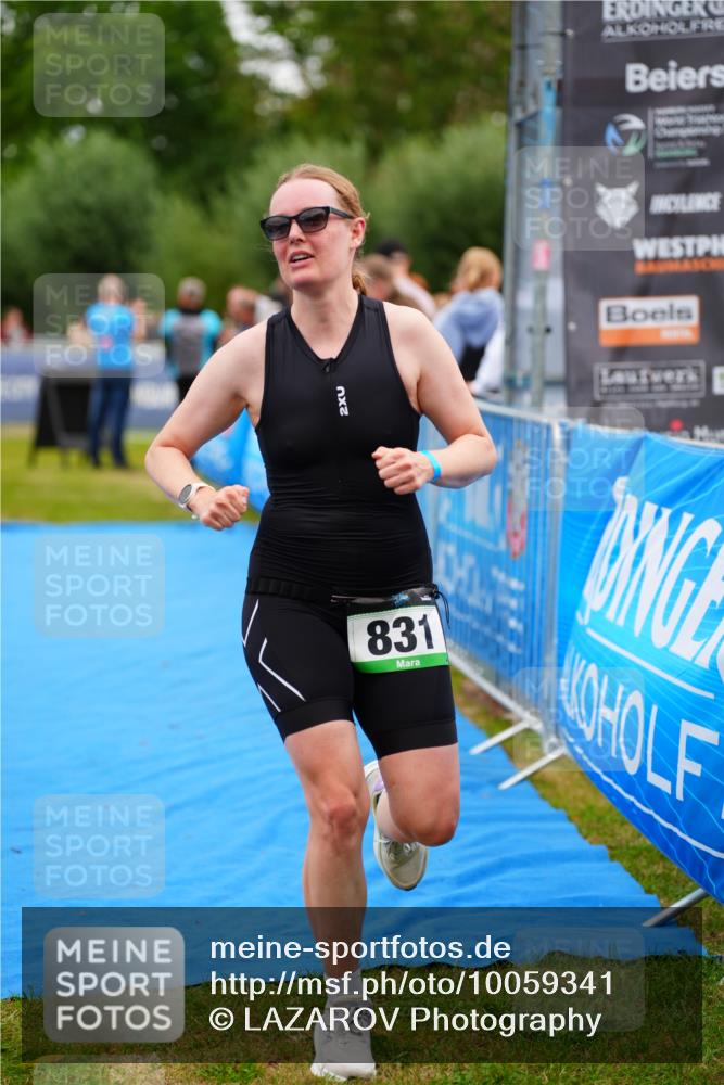 30.08.2026 - Elbe Triathlon Hamburg LAZAROV Photography http://msf.ph/oto/10059341 30.08.2026 11:35:30 Ziel 831, 961, 1177, 1237 meine-sportfotos.de